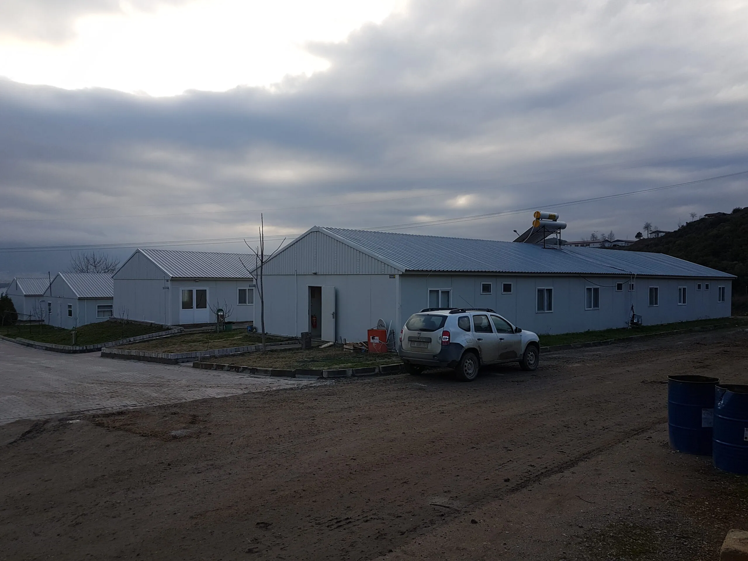 prefabrik yatakhane ve ofis binaları