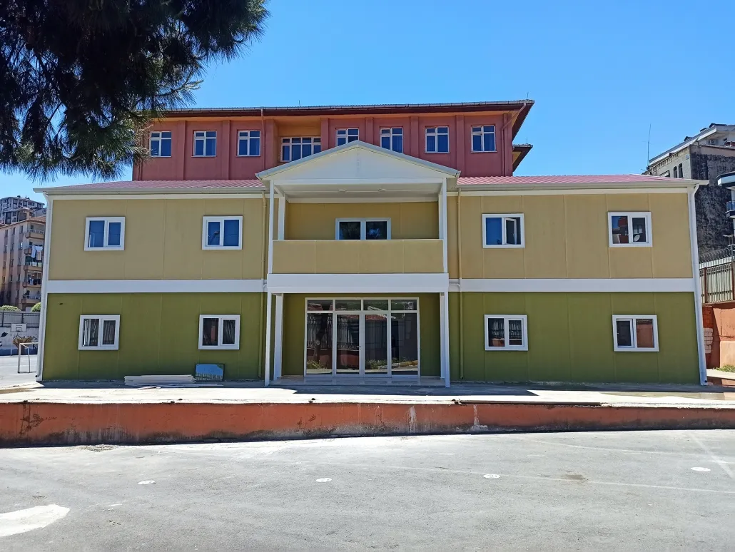 prefabrik okul binası